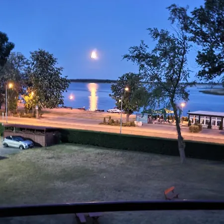 Z Widokiem Na Marine *