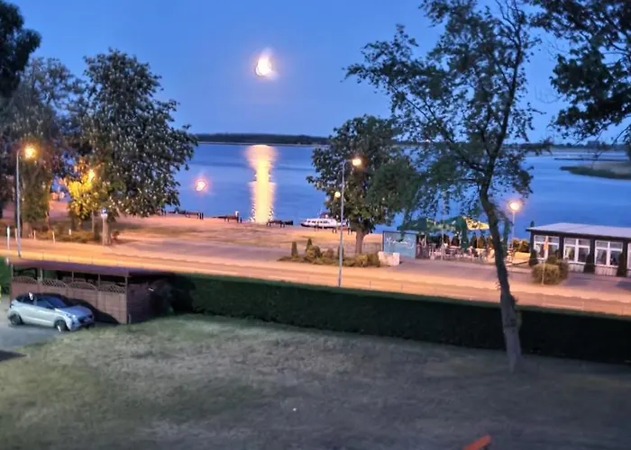 Z Widokiem Na Marine *